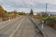 Die Lättenbrücke über die S-Bahnstrecke von Zug durch Knonaueramt muss ersetzt werden. (Bild: Google Maps)