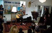 Sängerin Silayne gibt ein Konzert. (Bild: Maria Schmid (Zug, 8. März 2018))