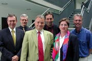Der Stadtrat im Jahr 2000 (vlnr): Kurt Bieder, Franz Müller Urs W. Studer, Ruedi Meier, Ursula Stämmer und Stadtschreiber Toni Göpfert. (Bild: Nique Nager / Neue LZ)