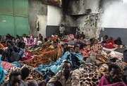Afrikanische Flüchtlinge in einem Flüchtlingszentrum ausserhalb der libyschen Hauptstadt Tripolis. (Bild: Taha Jawashi/AFP (27. November 2017))