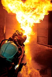 Die Profi-Feuerwehrleute werden auch komplexe Einsatzübungen, wie hier in Zug, planen können. (Archivbild Neue ZZ)