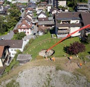 Das Erdloch hat man aus Sicherheitsgründen abgesperrt. (Bild: PD)
