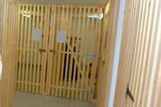 Die Diebe schlichen sich in die Keller der Mehrfamilienhäuser. (Symbolbild Archiv / Neue LZ)