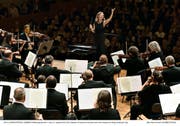 Ein Signal für künftig mehr Dirigentinnen am Lucerne Festival: Mirga Grazinyte-Tyla, hier am Erlebnistag am Pult des Chamber Orchestra of Europa, kommt bereits nächstes Jahr wieder mit ihrem Orchester aus Birmingham. (Bild Lucerne Festival/Peter Fischli)