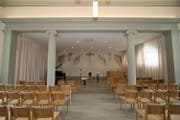 Die heller und moderner gestaltete Abdankungshalle. (Bild: Stadt Luzern)