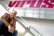 Radiolegende François Mürner im SRF-Studio Basel: «Ich sah mich nie als Berufsjugendlichen. Wenn ich Morgensendungen machte und um 3 Uhr aufstehen musste, fühlte ich mich im Gegenteil manchmal steinalt ...» (Bild Nadia Schärli)