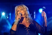 Die zarte Dame mit der rauchigen Stimme: Bonnie Tyler. Hier ein Foto aus dem Jahr 2010. (Bild: Archiv Neue LZ / Corinne Glanzmann)