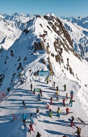 Skifahrer am Gemsstock ob Andermatt. (Bild: Martin Rütschi/Keystone (5. Januar 2011))