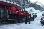 Das neue Pistenfahrzeug «600 W Polar» wird angeliefert. (Bild: pd)