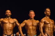 Julian Strickler (links) trainiert seit zehn Jahren und wurde 2010 Weltmeister in der Amateur-Klasse. (Bild: Fabian Gubser / Neue ZZ)