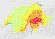 Grosse Gefahr von Starkregen (rot, 4) sowie erhebliche Gefahr von Regen in der Innerschweiz (Bild: Grafik Meteo Schweiz)