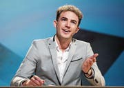 Moderiert die neue Sendung «Late Update» auf SRF 1 und probt schon mal im TV-Studio: Michael Elsener (32).
