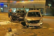Beide Fahrzeuge erlitten Totalschaden. (Bild: Zuger Polizei)