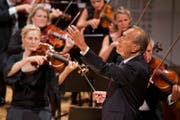 Claudio Abbado dirigiert am Eröffnungskonzert im KKL das Lucerne Festival Orchestra. (Bild: Georg Anderhub/Lucerne Festival)