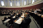 Blick in eine Kantonsratssession. (Bild: Pius Amrein / Neue LZ)