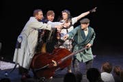 Klamauk, eine hier etwas dünne Geschichte auch musikalisch gut gespielt: Die Schurken brachten in den Südpol alles mit, was ein Kinderkonzert braucht. (Bild: PD/Sébastien Grébille)