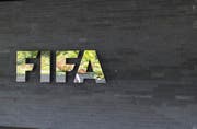 Der Schriftzug der Weltfussballorganisation Fifa an ihrem Hauptsitz in Zürich. (Bild: Keystone / Gaetan Bally)