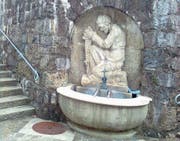 Der Bruder-Klausen-Brunnen wurde 1947 durch den Surseer Bildhauer Paul Edgar Amlehn geschaffen. (Bild: Léonard Wüst (Sursee, 30. Juni 2017))