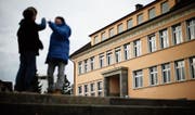 Im ältesten Schulhaus Steinhausens soll künftig musiziert werden. (Bild: Stefan Kaiser (3. November 2015))