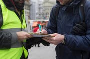 Zwei Unterschriftensammlungen in der Stadt Luzern waren erfolgreich, die Referenden sind zustandegekommen. (Bild: Keystone/Peter Klaunzer)