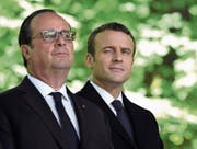 Präsident François Hollande (l.) mit seinem Nachfolger Emmanuel Macron diese Woche in Paris. (Bild: Eric Feferberg/EPA (10. Mai 2017))