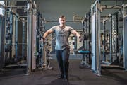Yannick H. trainiert im Evolution-Gym in Perlen seine Brustmuskeln. Er bereitet sich auf einen Wettkampf vor. (Bild: Boris Bürgisser (Perlen, 16. März 2017))