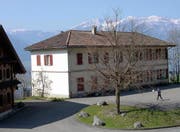 Das Schulhaus in St. Niklausen. (Archivbild Bea Zai/Neue OZ)