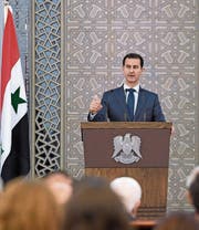 Baschar al-Assad bei seiner Rede vor dem Aussenministerium. (Bild: Sana/EPA (Damaskus, 20. August 2017))