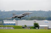 Ein Gripen bei einem Testflug auf dem Flugplatz Emmen. (Bild: Pius Amrein / Neue LZ)