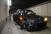 Eines der Unfallfahrzeuge im Seelisbergtunnel. (Bild Kapo Uri)