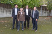 Die Gründer der KW Gurtnellen AG nach der Gründungsversammlung: Jörg Wild, Vorsitzender der EWA-Geschäftsleitung; Rolf Infanger, Präsident Korporation Uri; Werner Jauch, Verwaltungsratspräsident KW Gurtnellen AG; Kurt Schuler, Verwalter Korporation Uri. Medienauskünfte Werner (Bild: pd)