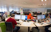 Blick in die Redaktion der SDA. (Bild: Marcel Bieri (Bern, 23. Februar 2012))