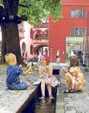 Freiburg mit seinen Bächle ist immer eine Reise wert. In der warmen Jahreszeit verströmt die Stadt ein geradezu mediterranes Flair.
