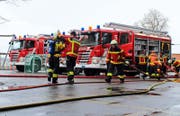 Die Feuerwehr war wegen eines Brandes in einem Jugendraum an der Artherstrasse alarmiert worden. (Bild: FFZ)