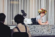 Schauspielerin Sofia Elena Borsani als Heidi-Wonneproppen in der Spielstätte «Box» des Luzerner Theaters. Bild: David Röthlisberger/PD