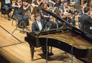 Beethoven-Finale. Pianist Oliver Schnyder mit dem Luzerner Sinfonieorchester unter James Gaffigan. (Bild: Dominik Wunderli (15. Juni 2017))