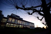 Die Kantonsschule Zug soll durch ein zusätzliches Langzeitgymnasium in Cham entlastet werden. (Bild: Stefan Kaiser / Neue ZZ)