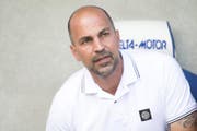 «Mit grossem Bedauern und Kopfschütteln habe ich von der Absetzung von Carlos Bernegger erfahren», sagt FCL-Trainer Markus Babbel. (Bild: Urs Flüeler / Keystone (Luzern, 20. Juli 2017))