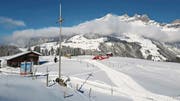 Die Rega auf der Gerschnialp vor dem Start des Rettungseinsatzes. (Bild: Leserbild: Caroline Pirskanen (Engelberg, 14. November 2017))