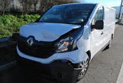 Der beim Unfall in Inwil beschädigte Lieferwagen. (Bild: Luzener Polizei (Inwil, 23. März 2017))