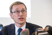 Der Luzerner Polizeikommandant Adi Achermann während der Medienkonferenz nach dem Polizeieinsatz vom 9. März 2016. (Bild: Keystone / Alexandra Wey)