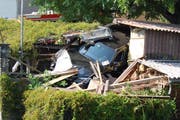 Das Parkieren seines Autos hatte sich der Fahrer wohl anders vorgestellt. (Bild: Luzerner Polizei)