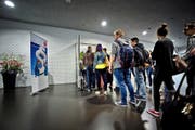 Uni-Studenten besuchen eine Vorlesung der Rechtswissenschaftlichen Fakultät. (Bild Pius Amrein)