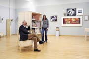 Gianni und Flurina Paravicini sind Macher. Für unsere Zeitung haben sie sich selbst fotografiert. (Bild: Galleria Edizioni Periferia)