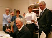 Die Mitglieder der Kirchenpflege haben ihr Ziel erreicht: Christine Willimann, Ursina Parr, Max Kläy, Max Zellweger, Jan Reintjes (v.l.n.r.). (Bild: PD)