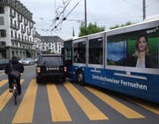 Beim Fussgängerstreifen am Schwanenplatz kam es am Mittag zu einem Unfall. (Bild: Leserbild)