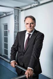 Mario Gattiker (60), Staatssekretär für Migration, aufgenommen an seinem Arbeitsort in Bern. (Bild Marco Zanoni)