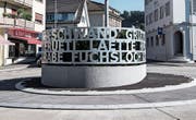 Kreiselkunst im Kanton Luzern: die Kreisel in Buttisholz (oben), in Wolhusen (links) und in Sempach. (Bilder: Corinne Glanzmann/Nadia Schärli/Boris Bürgisser)
