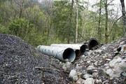 Unbewilligte Ablagerungen samt Baumaterial im Gebiet Hasenplätz diese Woche (Bild Corinne Glanzmann)