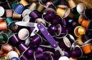 Das Victorinox-Sackmesser mit einer Hülle aus rezyklierten Kaffeekapseln. (Bild: pd)